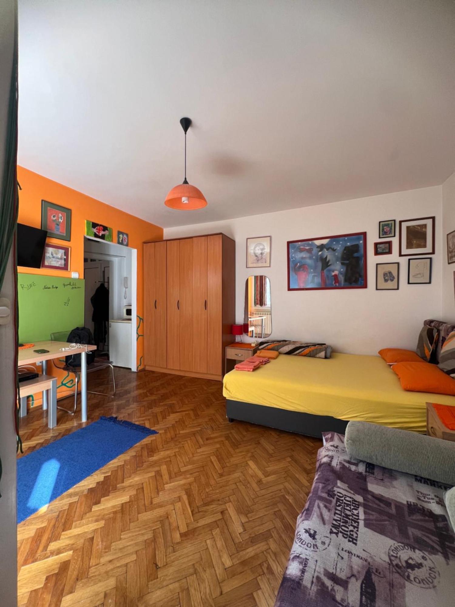Orange Place Apartment *